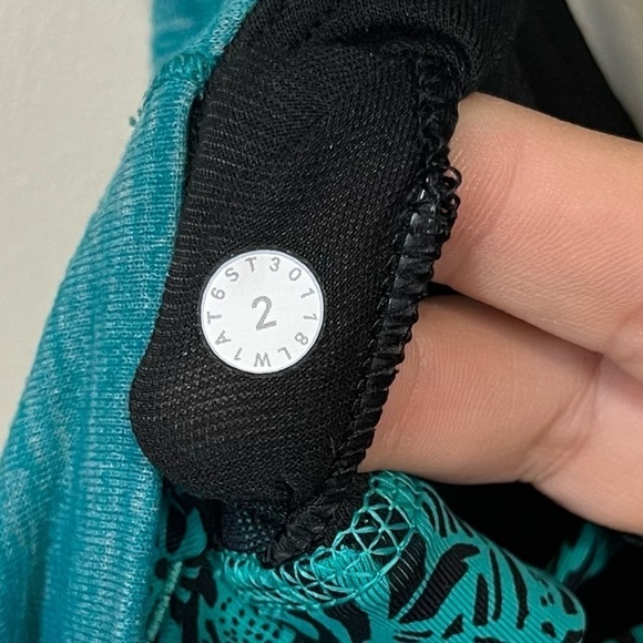 LULULEMON Free To Be Serene Tank (2 In 1) Green & Black - SIZE 2 - Picture 8 of 8